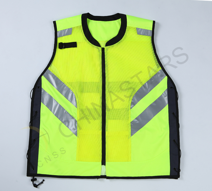 Hongqiao town send 400 reflective clothing to sanitation worker